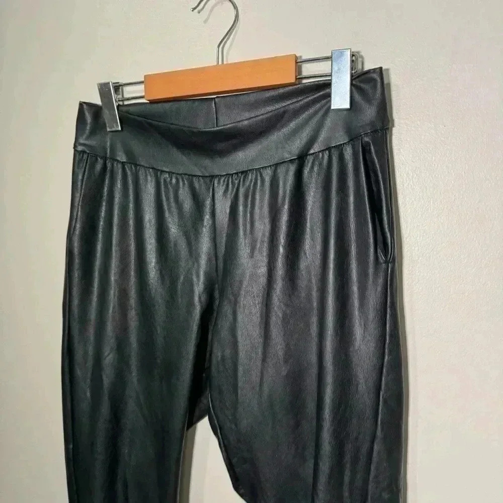 Commando faux leather jogger in black S - Picture 8 of 11